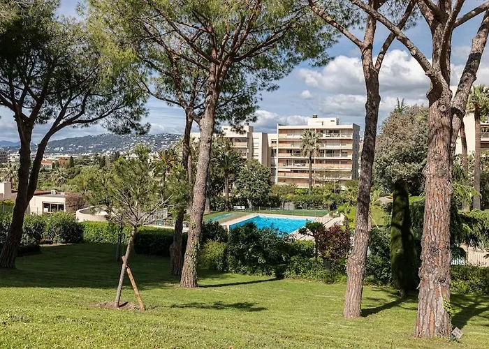 Elegant 2 Bed With Pool In Juan Les Pins