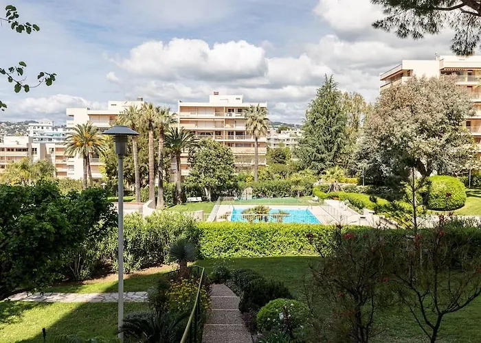 Elegant 2 Bed With Pool In Juan Les Pins